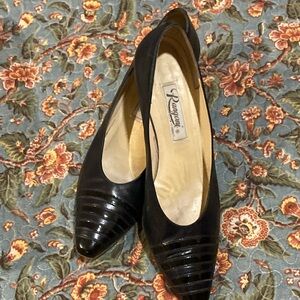 Rangoni Black Leather Heels with Ribbed Toe